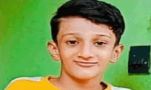 കളിക്കുന്നതിനിടെ ടവർ ലൈനിൽ നിന്ന് പൊള്ളലേറ്റ വിദ്യാർഥി മരിച്ചു കളിക്കുന്നതിനിടെ ടവർ ലൈനിൽ നിന്ന് പൊള്ളലേറ്റ വിദ്യാർഥി മരിച്ചു