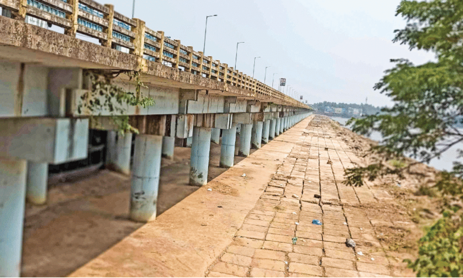 പൊ​ന്നാ​നി ച​മ്ര​വ​ട്ടം  റ​ഗു​ലേ​റ്റ​ർ കം ​ബ്രി​ഡ്ജ്