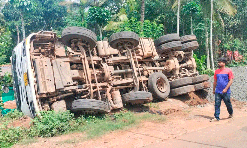 The lorry overturned