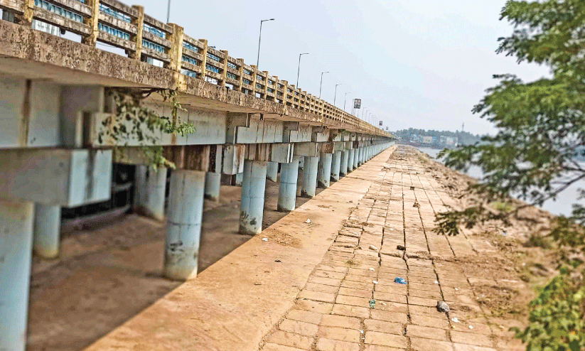 പൊന്നാനി ചമ്രവട്ടം റഗുലേറ്റർ കം ബ്രിഡ്ജ് പൊന്നാനി ചമ്രവട്ടം റഗുലേറ്റർ കം ബ്രിഡ്ജ്