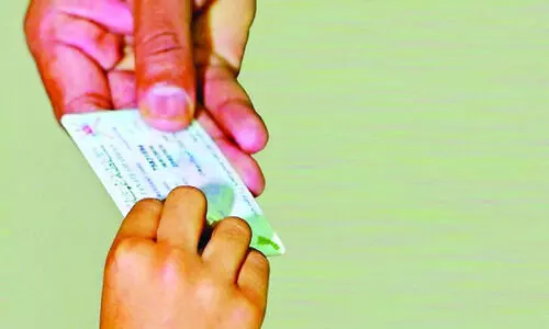 അ​ഞ്ചു​​വസ്സി​നു​ മു​ക​ളി​ലു​ള്ള കു​ട്ടി​ക​ളു​ടെ റ​സി​ഡ​ന്‍റ്​ കാ​ർ​ഡ്​ പു​തു​ക്കാ​ൻ മ​റ​ക്ക​ണ്ട; പി​ഴ ചു​മ​ത്തും