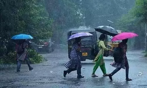 കേരള തീരത്തിനരികെ ചക്രവാതച്ചുഴി; സംസ്ഥാനത്ത് ശക്തമായ മഴക്കും കാറ്റിനും സാധ്യത