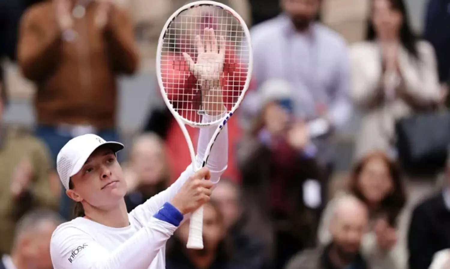 എതിരാളിയെ നിലംതൊടാതെ പറത്തി ഇഗ ക്വാർട്ടറിൽ; ദ്യോ​കോ​വിച്ച് നാലാം റൗണ്ടിൽ