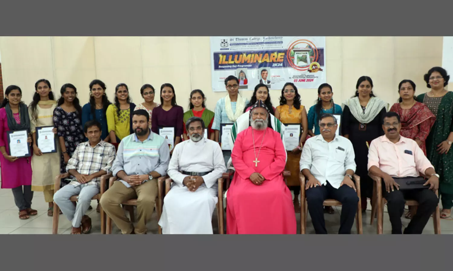 അഭിമാനമായി റാങ്ക് ജേതാക്കൾ; തലയുയർത്തി കോഴഞ്ചേരി സെന്റ് തോമസ് കോളജ്