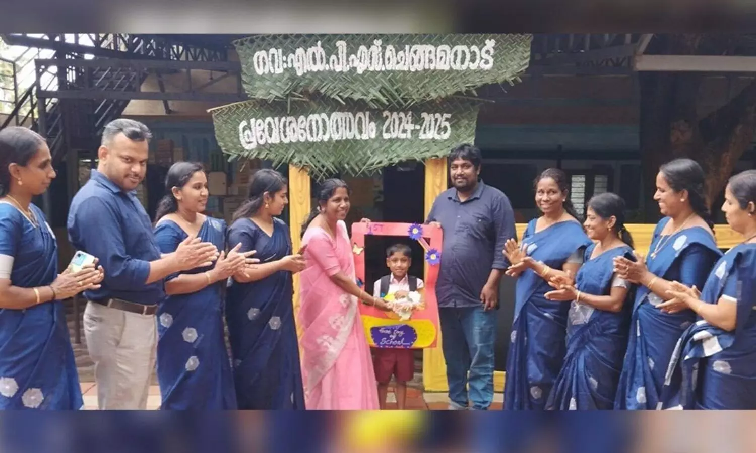 മഹാ പ്രളയത്തെ അതിജീവിച്ച് പിറവിയെടുത്ത സുബ്ഹാൻ പ്രവേശനോത്സവത്തിൽ താരമായി