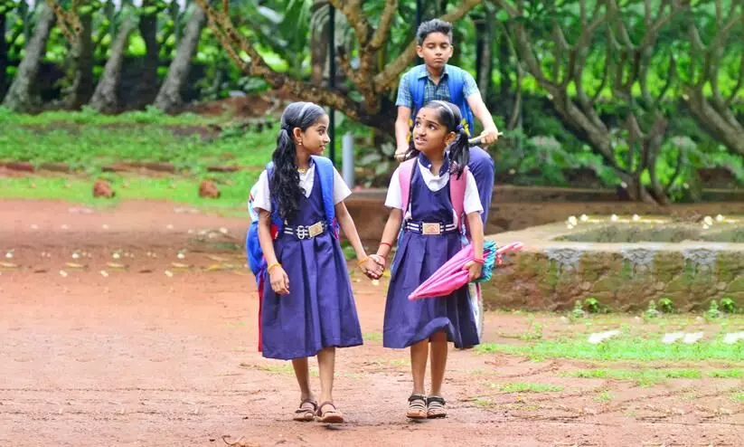 നാളെയുടെ പൂക്കളോട് നാളെയുടെ പൂക്കളോട്