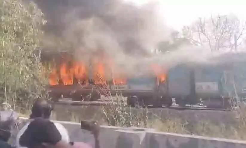 fire breaks out in Taj Express train fire breaks out in Taj Express train