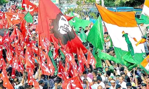 വോ​ട്ടു​പെ​ട്ടി തു​റ​ക്കു​ന്നു: ക​ണ്ണും മ​ന​സ്സും ഇ​ന്ന്​ മൊ​ബൈ​ലി​ൽ