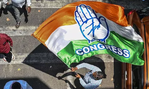 കോൺഗ്രസ് വിപ്പ് നൽകിയില്ല; ഒപ്പം നിന്നവർ അവസാന നിമിഷം ‘മറുകണ്ടം ചാടി’ കോൺഗ്രസ് വിപ്പ് നൽകിയില്ല; ഒപ്പം നിന്നവർ അവസാന നിമിഷം ‘മറുകണ്ടം ചാടി’