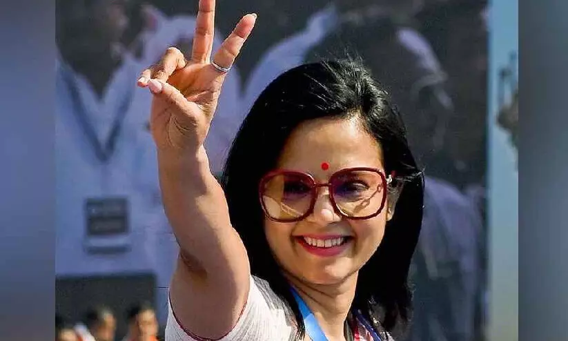 കൃഷ്ണനഗറിൽ മഹുവയുടെ മുന്നേറ്റം