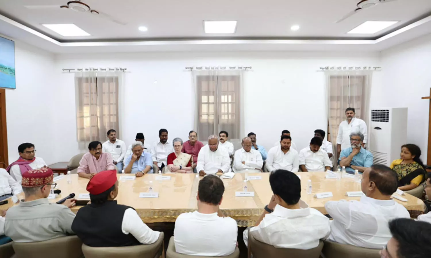 തെരഞ്ഞെടുപ്പ് ഫലം മോദിക്ക് കനത്ത തിരിച്ചടി; ജനവിധിയെ അവഗണിക്കുന്നുവെന്നും ഖാർഗെ