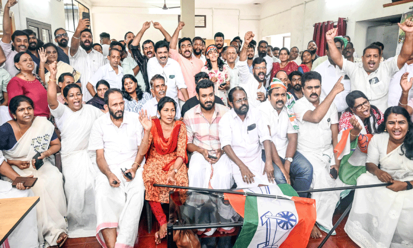 ആവേശക്കടലായി ഡി.സി.സി ഓഫിസ് ആവേശക്കടലായി ഡി.സി.സി ഓഫിസ്