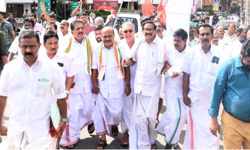 വോട്ടുവഴി ചർച്ചയിലേക്ക് മുന്നണികൾ വോട്ടുവഴി ചർച്ചയിലേക്ക് മുന്നണികൾ