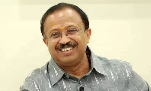 കാലിനടിയിലെ മണ്ണ് ഒലിച്ചുപോയതിൽ സി.പി.എമ്മും കോൺഗ്രസുംജനത്തെ പഴിചാരരുതെന്ന് വി. മുരളീധരൻ