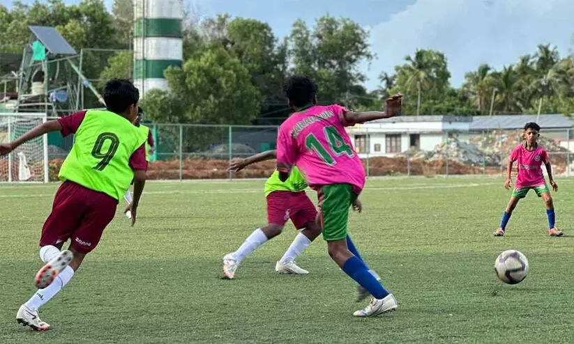 സംസ്ഥാന സബ് ജൂനിയർ ഫുട്ബാൾ: തൃശൂരും പാലക്കാടും സെമിയിൽ സംസ്ഥാന സബ് ജൂനിയർ ഫുട്ബാൾ: തൃശൂരും പാലക്കാടും സെമിയിൽ