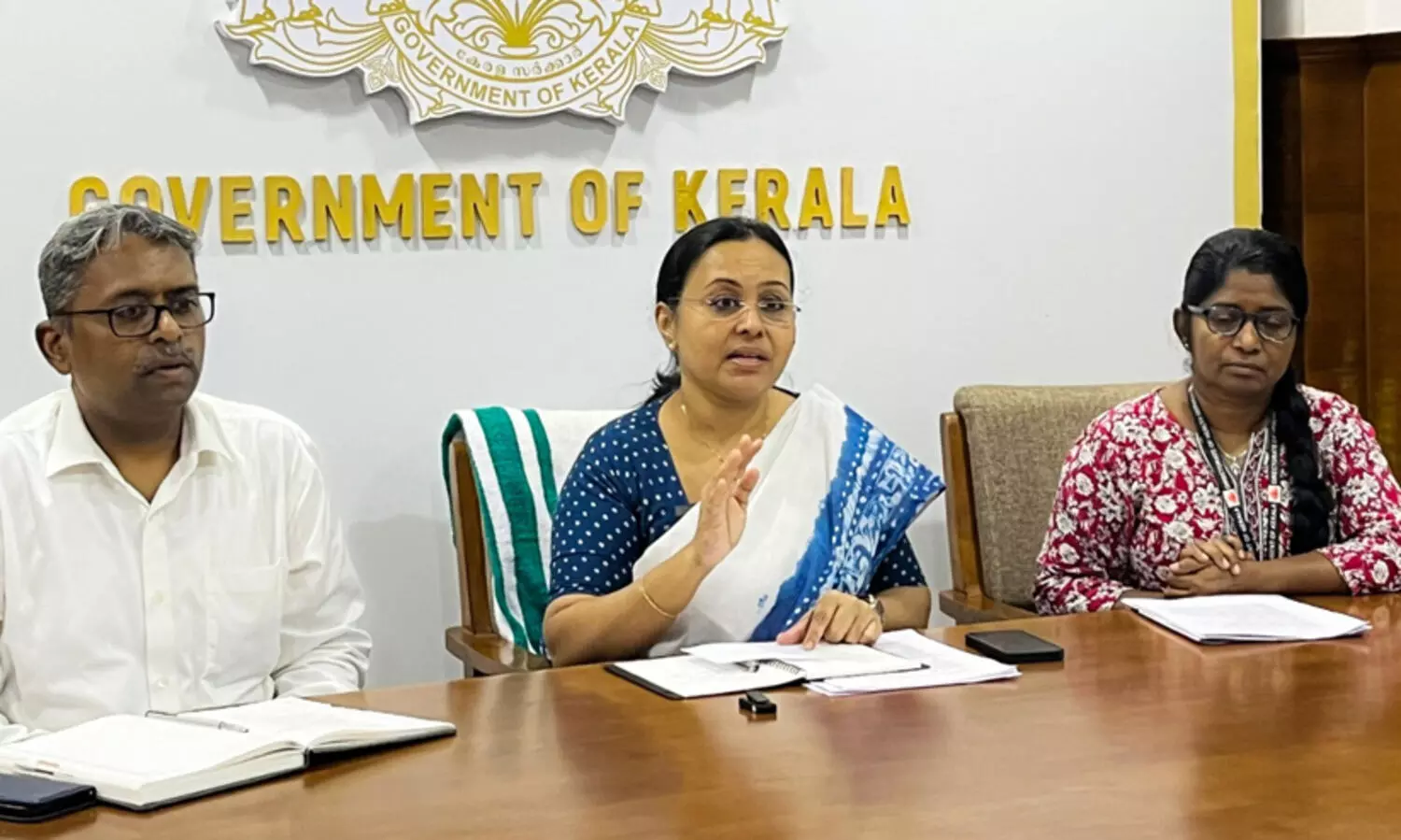 രോഗികളോട് ആര്‍ദ്രതയോടെയുള്ള പെരുമാറ്റം ചികിത്സയില്‍ പ്രധാനമെന്ന് വീണ ജോര്‍ജ്