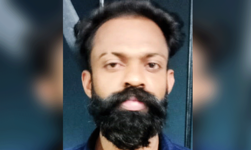 അ​ഖി​ൽ ജോ​യ്