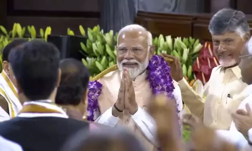 രാഷ്ട്രത്തിനാണ് പ്രഥമ പരിഗണനയെന്ന് മോദി; അധികാരത്തിനായി ഒത്തുകൂടിയ സംഘമല്ല ഞങ്ങൾ രാഷ്ട്രത്തിനാണ് പ്രഥമ പരിഗണനയെന്ന് മോദി; അധികാരത്തിനായി ഒത്തുകൂടിയ സംഘമല്ല ഞങ്ങൾ