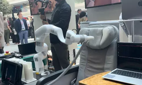 വി​മാ​ന​ത്തി​ന​കം വൃ​ത്തി​യാ​ക്കാ​ൻ എ.​ഐ റോ​ബോ​ട്ട്​