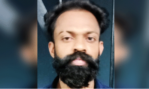 അ​ഖി​ൽ ജോ​യ്