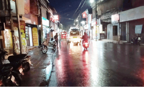 ത​ല​ശ്ശേ​രി മെ​യി​ൻ റോ​ഡ് (രാ​ത്രി ദൃ​ശ്യം)