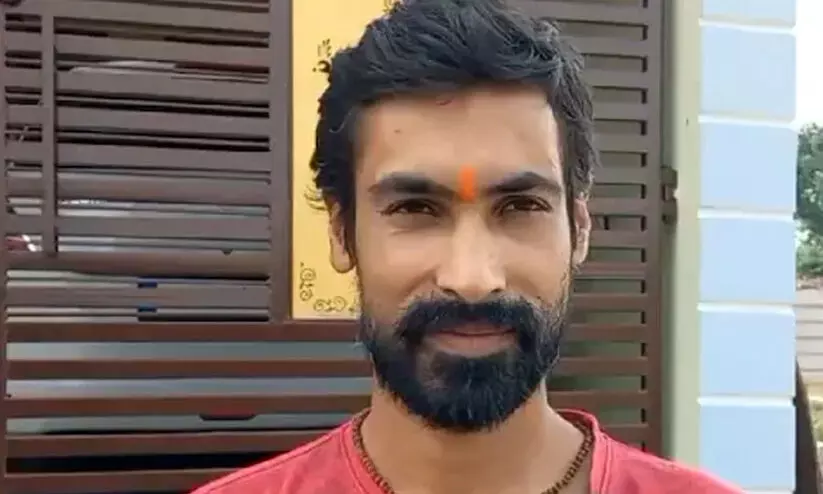 ബി.ജെ.പി വിജയത്തിന് പിന്നാലെ ക്ഷേത്രത്തിലെത്തി വിരലറുത്ത് മാറ്റി യുവാവ് ബി.ജെ.പി വിജയത്തിന് പിന്നാലെ ക്ഷേത്രത്തിലെത്തി വിരലറുത്ത് മാറ്റി യുവാവ്