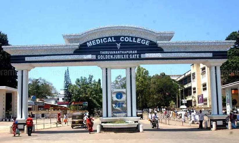 സെക്യൂരിറ്റി ജീവനക്കാരുടെ മര്ദനം: സര്ജന്റിനെ സസ്പെന്ഡ് ചെയ്തു സെക്യൂരിറ്റി ജീവനക്കാരുടെ മര്ദനം: സര്ജന്റിനെ സസ്പെന്ഡ് ചെയ്തു