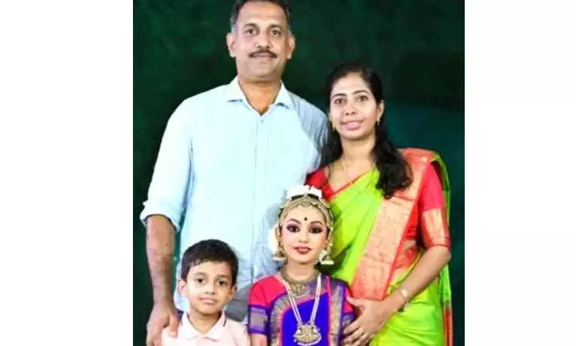 വീടിന് തീപിടിച്ച് ദമ്പതികളും രണ്ട് കുട്ടികളും മരിച്ചു വീടിന് തീപിടിച്ച് ദമ്പതികളും രണ്ട് കുട്ടികളും മരിച്ചു