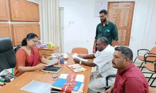 ടി​പ്പ​ർ വാ​ഹ​ന​ങ്ങ​ൾ​ക്കു​ള്ള നി​യ​ന്ത്ര​ണം; തൊ​ഴി​ലാ​ളി​ക​ളെ പ​രി​ഗ​ണി​ക്കാ​ത്ത ഉ​ത്ത​ര​വെ​ന്ന്