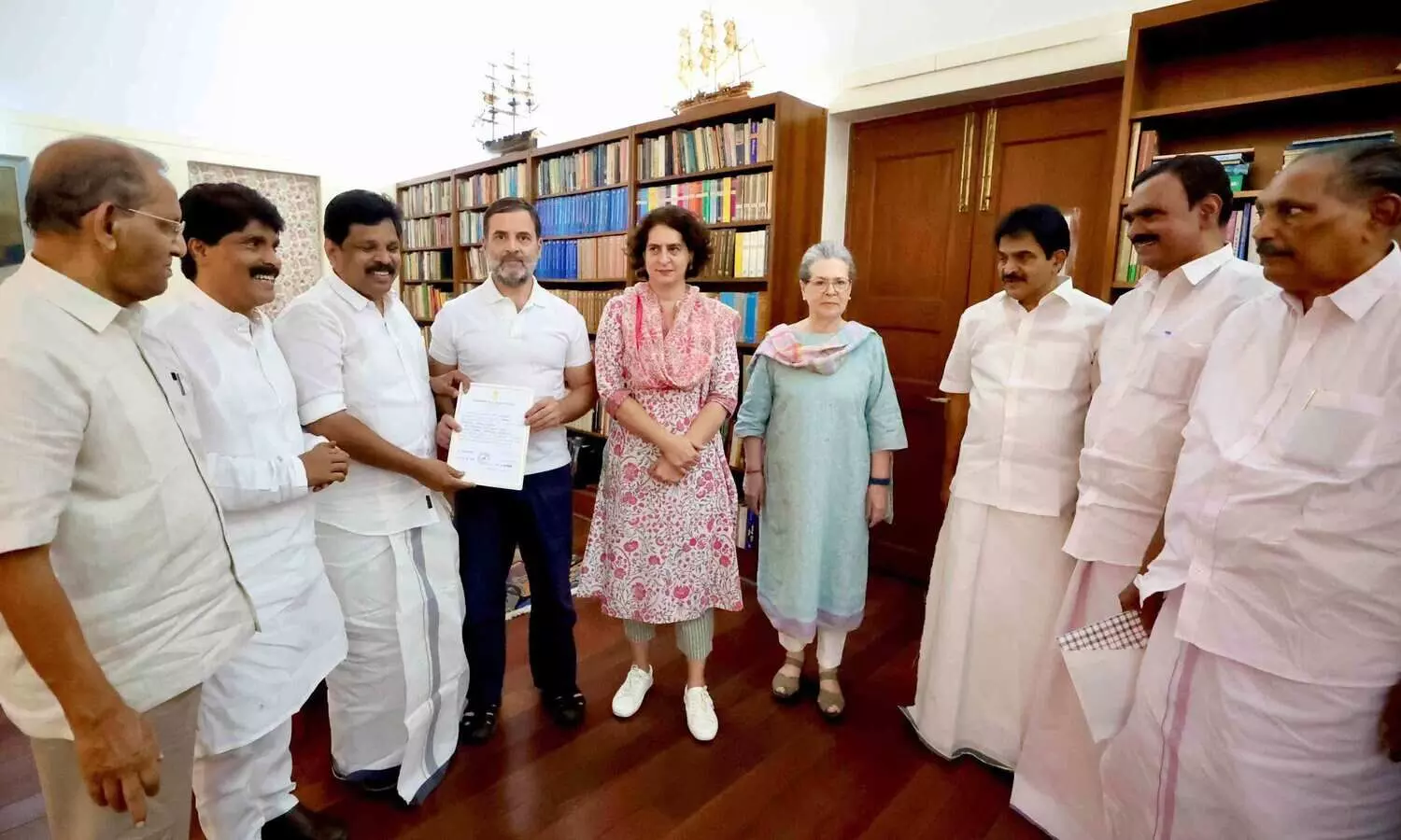 ‘സ്​നേഹത്തിന്‍റെ അടയാളവുമായി’ രാഹുലിന്റെ ​പോസ്റ്റ്