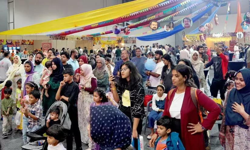 കമോൺ കേരള ഫുഡ് കോർട്ടിലെ സന്ദർശക തിരക്ക് കമോൺ കേരള ഫുഡ് കോർട്ടിലെ സന്ദർശക തിരക്ക്