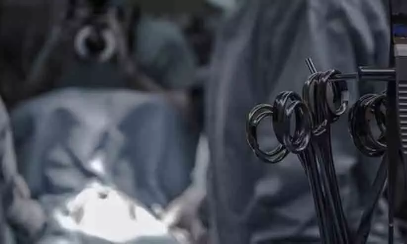 തുമ്മലും ചുമയും ഒന്നിച്ചു വന്നു; 63കാരന്റെ കുടൽ വയറിനു പുറത്തായി തുമ്മലും ചുമയും ഒന്നിച്ചു വന്നു; 63കാരന്റെ കുടൽ വയറിനു പുറത്തായി