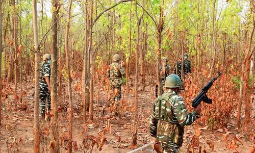ഛത്തീസ്ഗഢിലെ ദന്തേവാഡയിൽ സേനയുമായുള്ള ഏറ്റുമുട്ടലിൽ എഴ് നക്സലൈറ്റുകൾ കൊല്ലപ്പെട്ടു