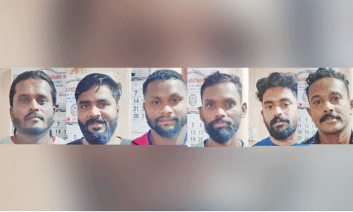 സൈ​ജു  ഇ​ബ്രാ​ഹിം  മു​ഹ​മ്മ​ദ്‌ ഷ​മീ​ർ  നി​ഷാം  റാ​ഷി​ദ്‌  മു​ബ​ഷി​ർ