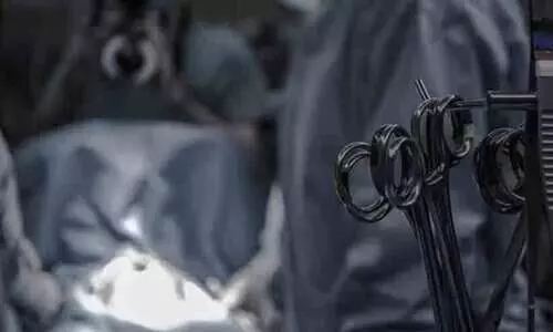 തുമ്മലും ചുമയും ഒന്നിച്ചു വന്നു; 63കാരന്റെ കുടൽ വയറിനു പുറത്തായി