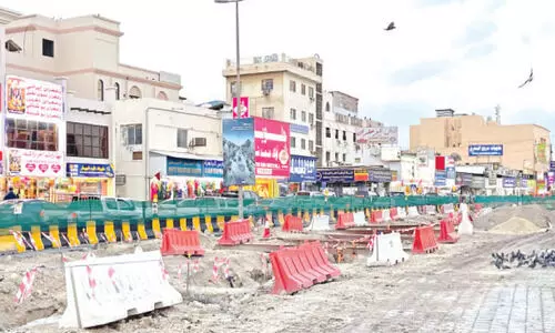 മു​ഹ​റ​ഖ് സൂ​ഖ് ന​വീ​ക​ര​ണം: ക​ച്ച​വ​ടം ന​ഷ്ട​പ്പെ​ട്ട വ്യാ​പാ​രി​ക​ൾ​ക്ക് സ​ഹാ​യം ന​ൽ​കും