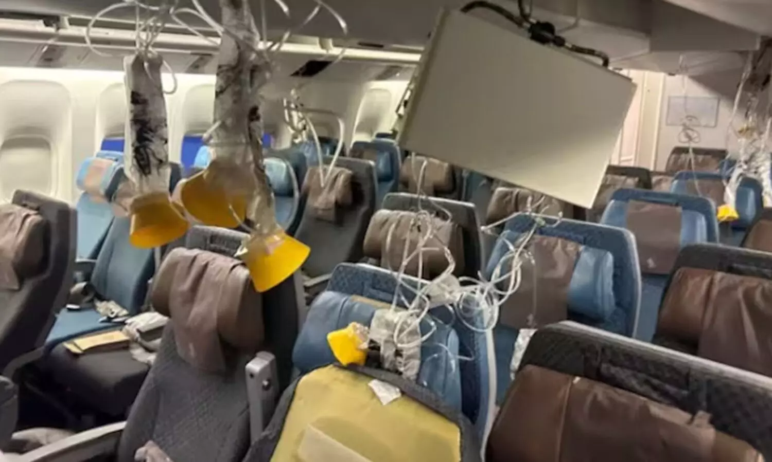 സിംഗപ്പൂർ എയർലൈൻസ് ആകാശച്ചുഴിയിൽപ്പെട്ട് യാത്രികർക്ക് പരിക്കേറ്റ സംഭവത്തിൽ 10,000 ഡോളർ നഷ്ടപരിഹാരവുമായി കമ്പനി