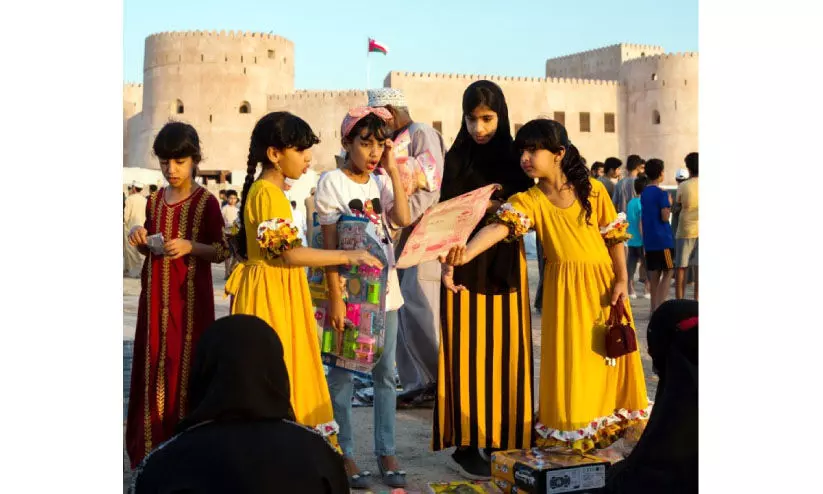 നാടും നഗരവും പെരുന്നാൾ പൊലിമയിലേക്ക് നാടും നഗരവും പെരുന്നാൾ പൊലിമയിലേക്ക്