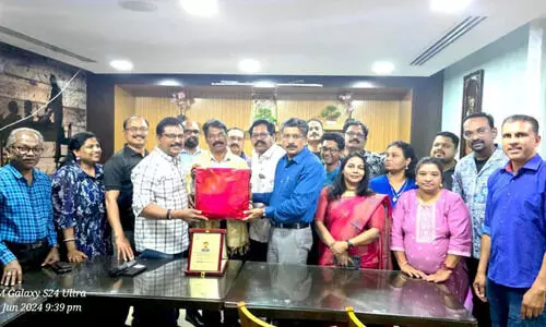 എ.​കെ. ന​സീ​റി​ന്​ യാ​ത്ര​യ​യ​പ്പ്​ ന​ൽ​കി