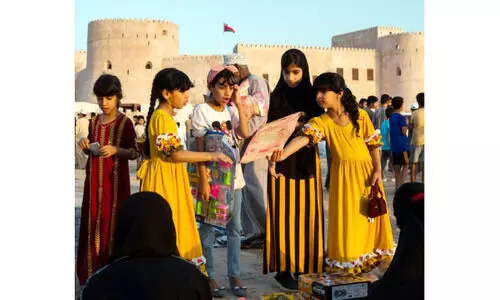 നാ​ടും ന​ഗ​ര​വും  പെ​രു​ന്നാ​ൾ പൊ​ലി​മ​യി​ലേ​ക്ക്