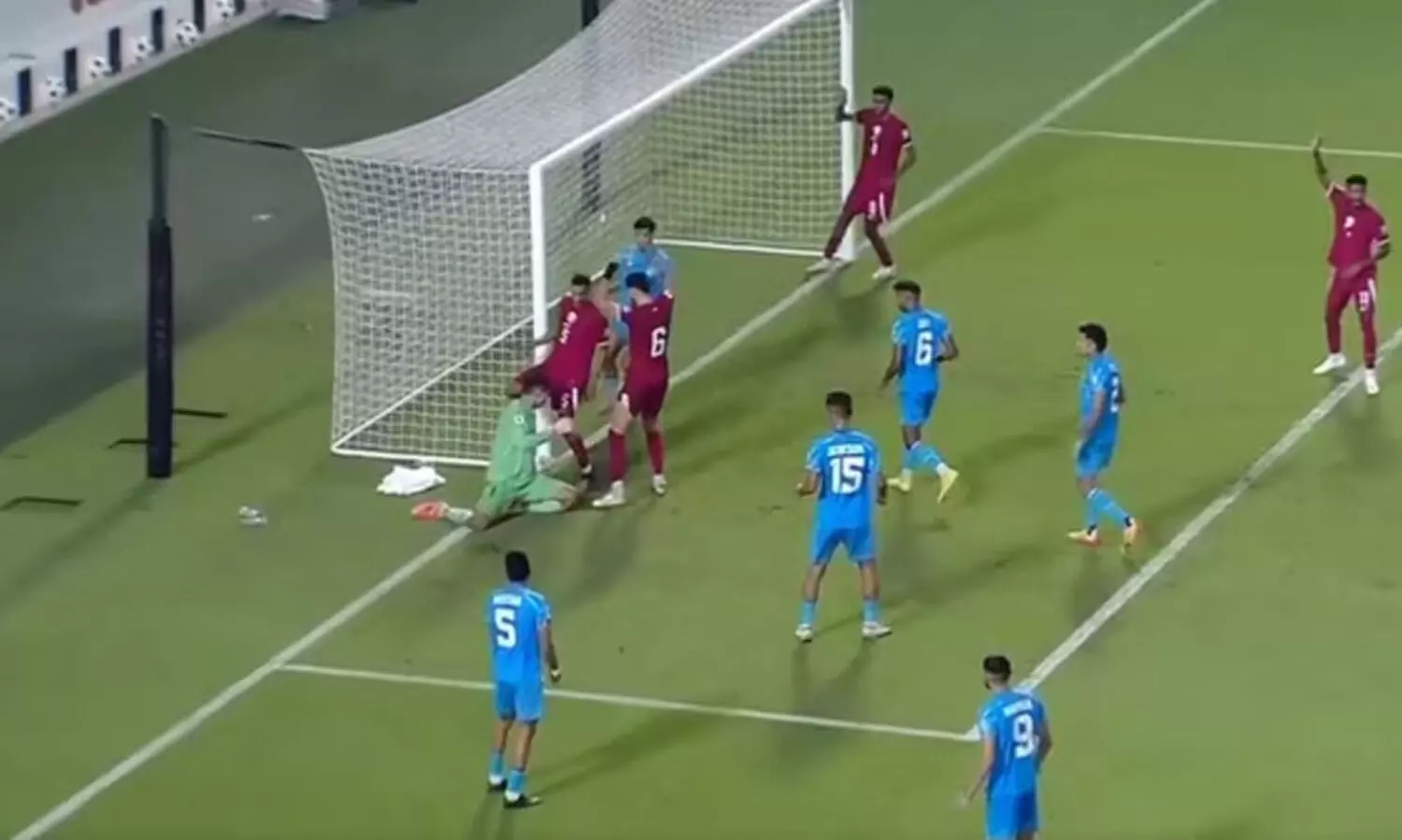 സ്കൂളിൽ ഇതിനേക്കാൾ മികച്ച റഫറിയുണ്ട്, ഫുട്ബാളിന് ലജ്ജാകരമായ ദിവസം! ഇന്ത്യയെ തോൽപിച്ച വിവാദ ഗോളിൽ ആരാധകരോഷം