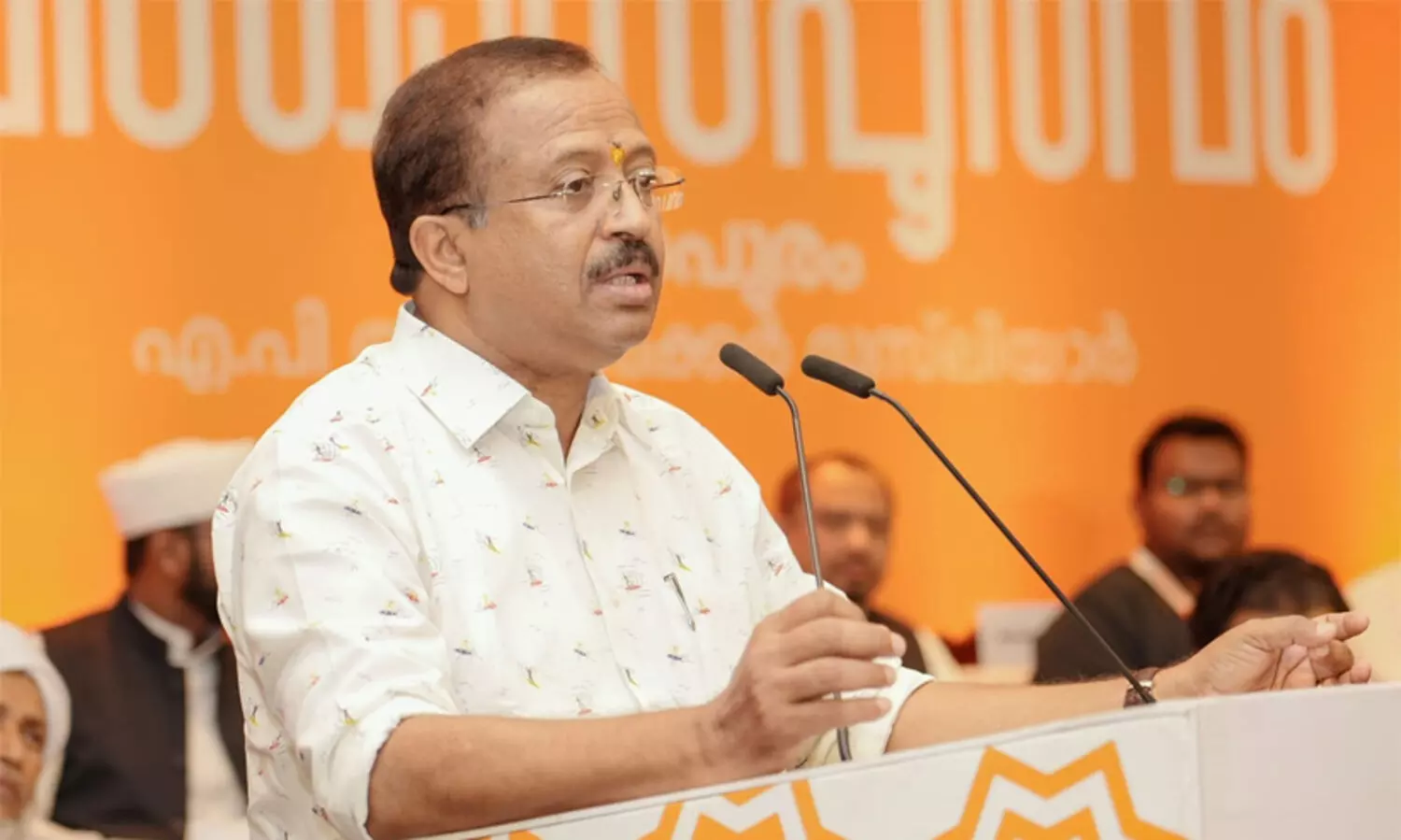 കോൺഗ്രസ് മുസ്‍ലിംകളെ അവഗണിച്ചതിനെതിരെ വി. മുരളീധരൻ: ‘100 സീറ്റ് നേടിയ കോൺഗ്രസ് വിജയിപ്പിച്ചത് ആകെ ഏഴ് മുസ്‍ലിംകളെ’