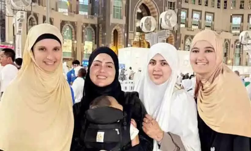 ഹജ്ജിനായി സാനിയ മിർസയും സഹോദരിയും സൗദിയിൽ; സനാ ഖാനും ഒപ്പം ഹജ്ജിനായി സാനിയ മിർസയും സഹോദരിയും സൗദിയിൽ; സനാ ഖാനും ഒപ്പം