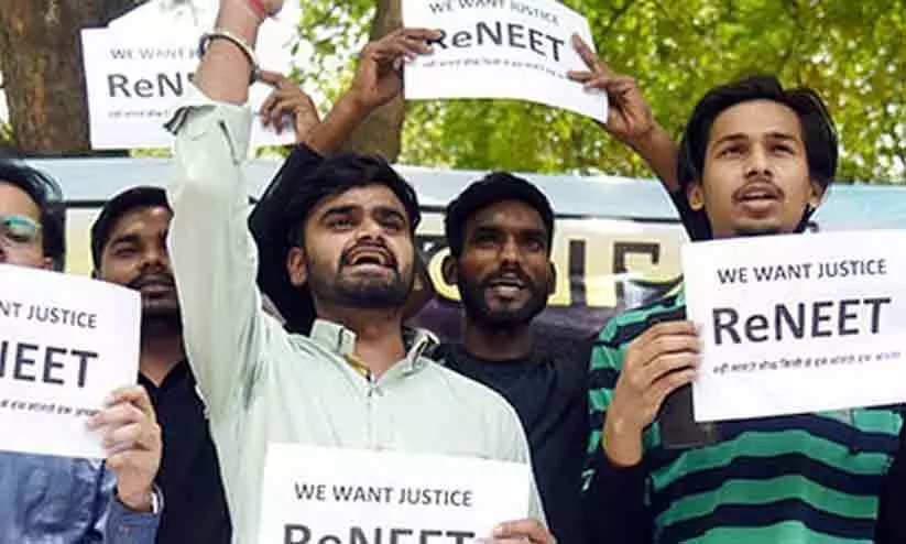 നീറ്റ് പരീക്ഷ: ഗ്രേസ് മാർക്ക് റദ്ദാക്കിയിട്ടും വിദ്യാർഥികളുടെ ആശങ്ക അവസാനിക്കുന്നില്ല നീറ്റ് പരീക്ഷ: ഗ്രേസ് മാർക്ക് റദ്ദാക്കിയിട്ടും വിദ്യാർഥികളുടെ ആശങ്ക അവസാനിക്കുന്നില്ല