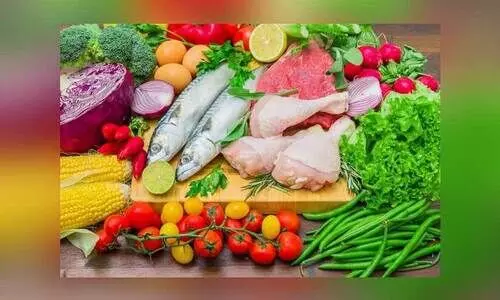 കീശ കാലിയാക്കി വിലക്കയറ്റം; പച്ചക്കറിക്കും ഇറച്ചിക്കും മീനിനും വില കുതിച്ചുയരുന്നു കീശ കാലിയാക്കി വിലക്കയറ്റം; പച്ചക്കറിക്കും ഇറച്ചിക്കും മീനിനും വില കുതിച്ചുയരുന്നു