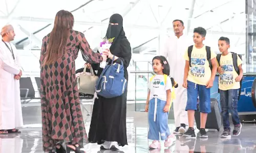 ഖ​രീ​ഫ്​: 220 വി​നോ​ദ​സ​ഞ്ചാ​രി​ക​ളു​മാ​യി ആ​ദ്യ​വി​മാ​നം സ​ലാ​ല​യി​ലെ​ത്തി