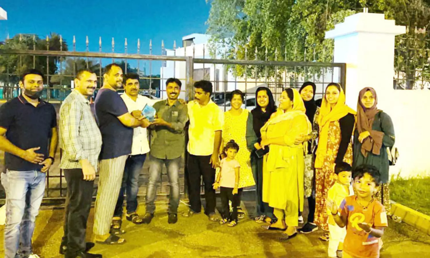 വെ​ള്ളം വി​ൽ​പ​ന​യി​ൽ 36 വ​ർ​ഷം: റ​ഹീ​മി​ന് കാ​സി​നോ കൂ​ട്ടാ​യ്മ​യു​ടെ ആ​ദ​രം