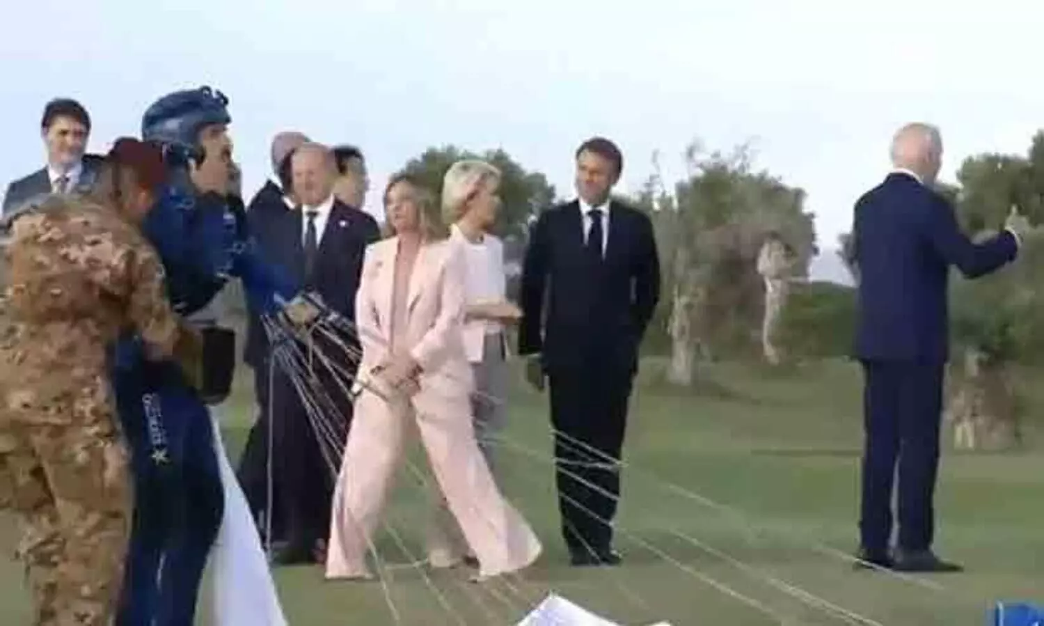 ജി7 ഉച്ചകോടിക്കിടെ ഇറ്റലി പ്രധാനമന്ത്രിക്ക് സല്യൂട്ട് നൽകി ബൈഡൻ; ഫോട്ടോസെഷനിടെ അലഞ്ഞുതിരിഞ്ഞു -വിഡിയോ