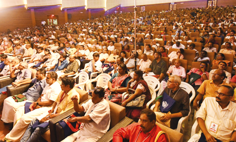 പെ​രി​ന്ത​ൽ​മ​ണ്ണയിൽ ആരംഭിച്ച ‘ഇ.​എം.​എ​സി​​ന്റെ ലോ​കം’ ദേ​ശീ​യ സെ​മി​നാ​റി​​ന്റെ സ​ദ​സ്സ്