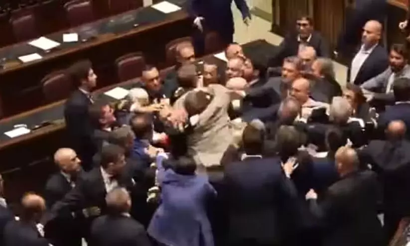 ജി7 ഉച്ചകോടി നടക്കാനിരിക്കെ ഇറ്റലി പാർലമെന്റിൽ കൂട്ടത്തല്ല് -വിഡിയോ